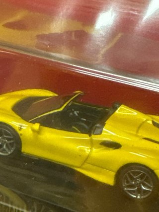 Ferrari F8 Spider 1:64 Limited Edition