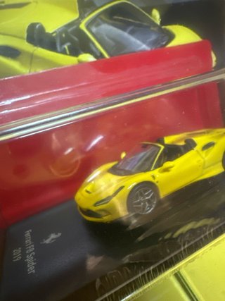 Ferrari F8 Spider 1:64 Limited Edition