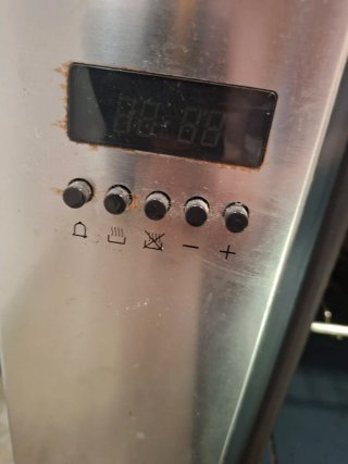 Horno que enciende y solo no va el ventilador.