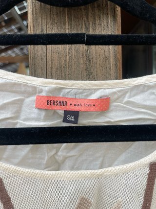 Top Bershka bordado blanco y marrón Talla XS