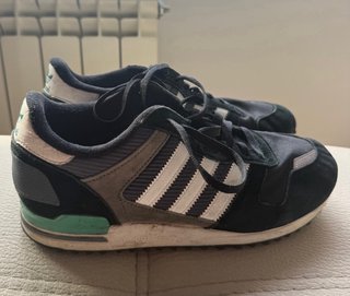 Zapatillas Adidas Negras y Blancas