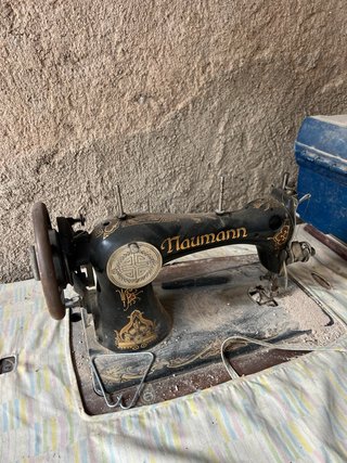 Máquina de coser Naumann antigua + mueble original