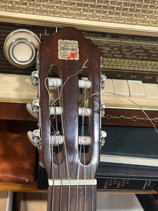 Guitarra alhambra muro de alcoy 1986