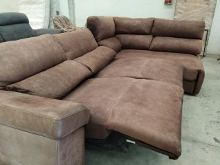 Sofá chaiselongue eléctrico marrón