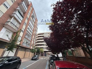 Local comercial en alquiler en Pº Zorrilla - Cuatro de Marzo en Valladolid