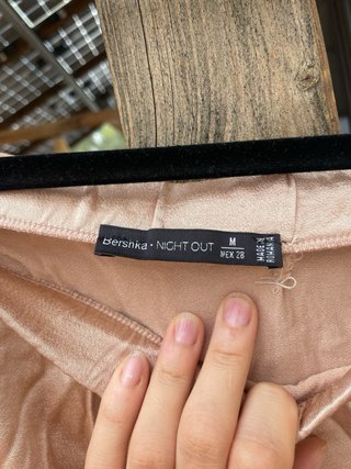 Top satinado rosa hombros descubiertos