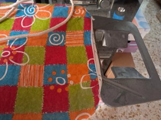 Tabla de planchar con funda colorida