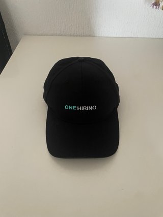 2 Mochilas y 1 Gorra ONE HIRING