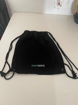 2 Mochilas y 1 Gorra ONE HIRING