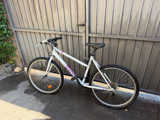 Bicicleta de mujer blanca