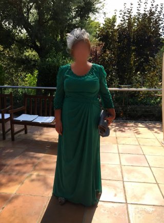 Vestido de fiesta verde con pedrería