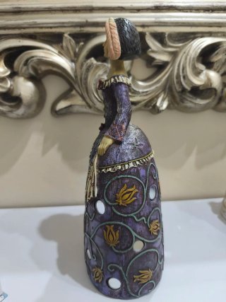 Figura decorativa,de Menina con vestido morado