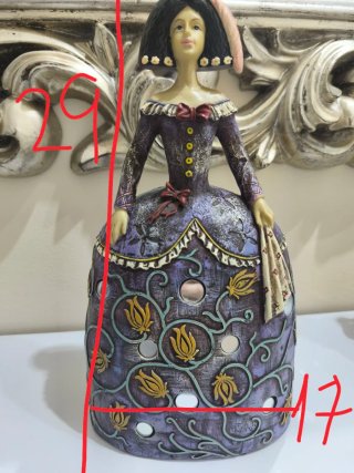 Figura decorativa,de Menina con vestido morado
