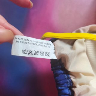 Bikini azul y amarillo