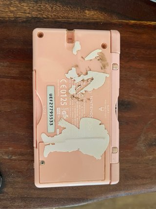 Nintendo DS Rosa con restos de pegatinas