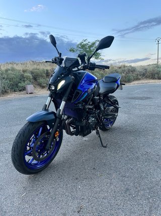 Yamaha MT-07 Naked Azul y Negra