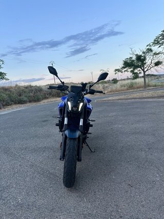 Yamaha MT-07 Naked Azul y Negra
