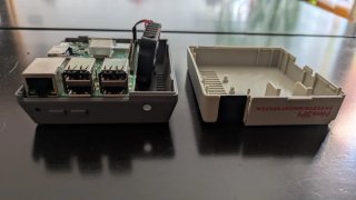 Raspberry Pi 3 Model B+ en carcasa NES + ventilado