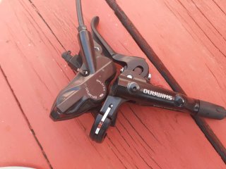 Frenos Shimano BR-MT520 Delantero y Trasero.