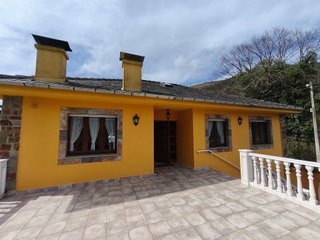Chalet en venta en Tineo