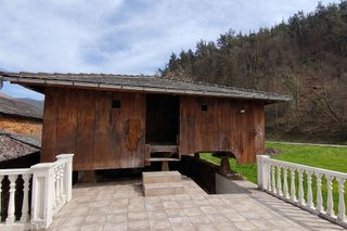 Chalet en venta en Tineo