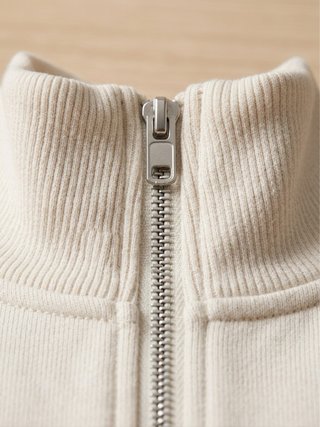 Jersey beige con cremallera