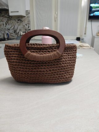 Borsa fatta a mano con manici in legno