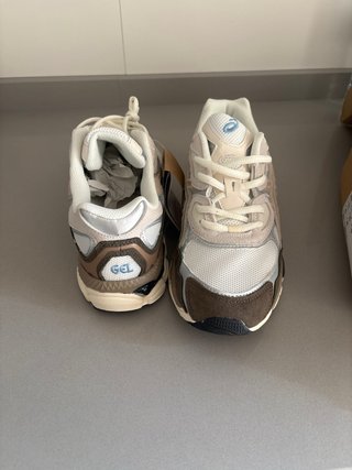 Zapatillas Asics Beige/Marrón Talla 45