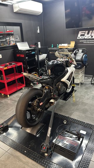 Suzuki GSXR 750 K7 Circuito