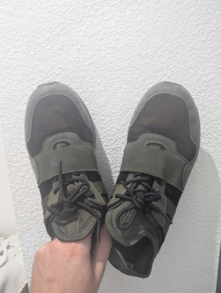Zapatillas verdes y negras (T.42)