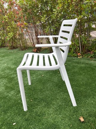 Silla de jardín blanca