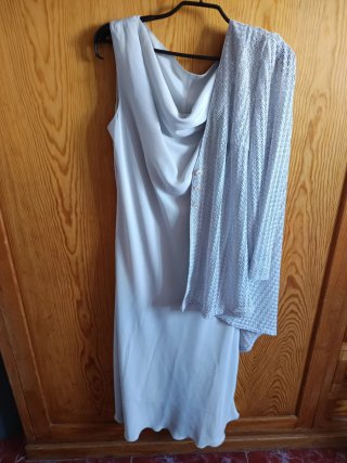 Vestido gris premamá elegante