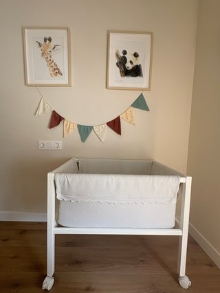 Minicuna con estampado de topitos