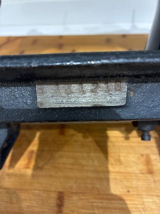 Máquina de coser Alfa antigua negra