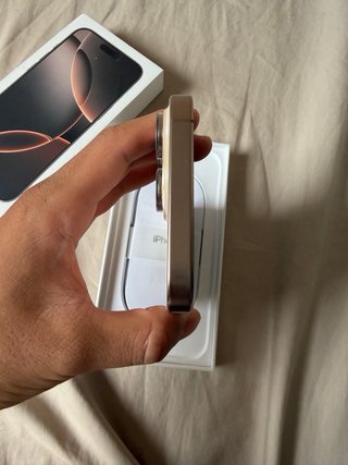 iPhone 16 Pro Max 256GB Dorado