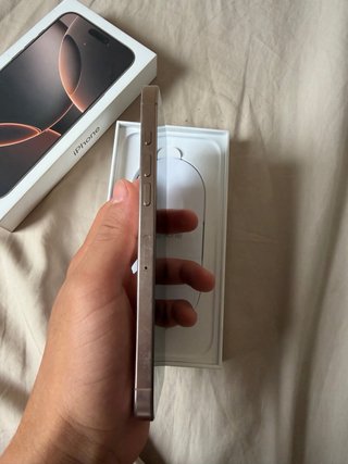 iPhone 16 Pro Max 256GB Dorado