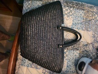 Bolso de paja negro con detalles plateados