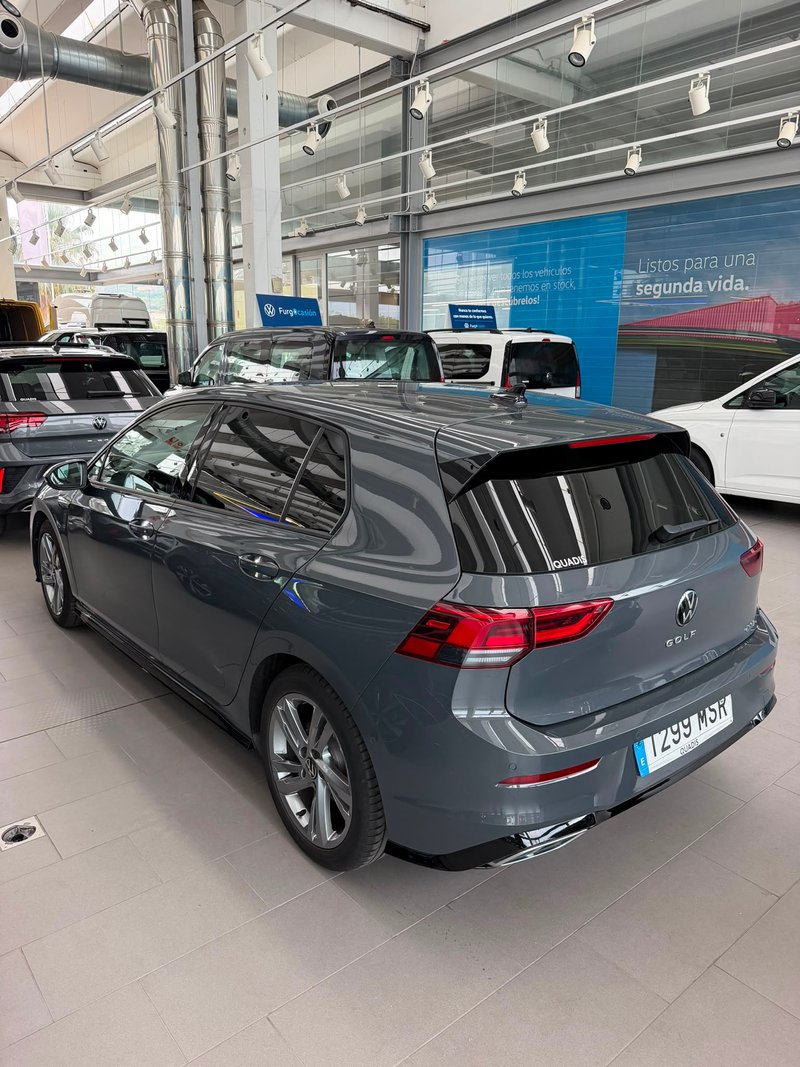 Volkswagen Golf 2024, foto 2