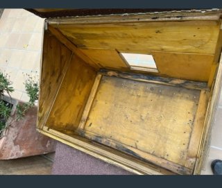 Gallinero madera artesanal con ventana