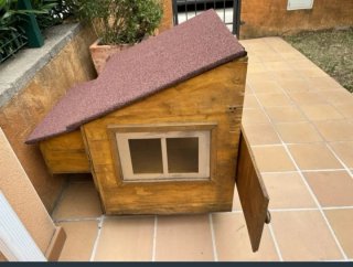 Gallinero madera artesanal con ventana