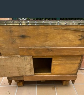Gallinero madera artesanal con ventana