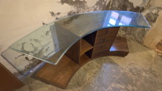 Mostrador curvo madera y cristal