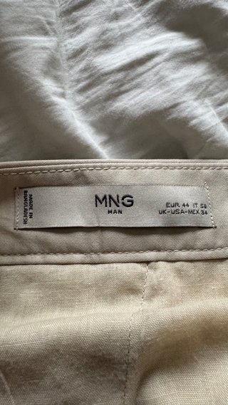 Pantalón chino Mango beige tobillo descubierto