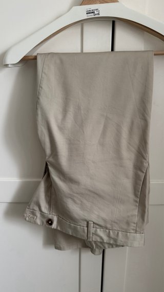 Pantalón chino Mango beige tobillo descubierto