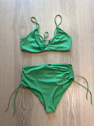 COS – Green Two-Piece Bikini – Ruched High-Waist