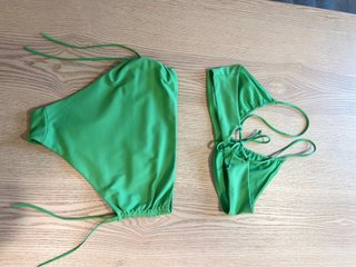 COS – Green Two-Piece Bikini – Ruched High-Waist