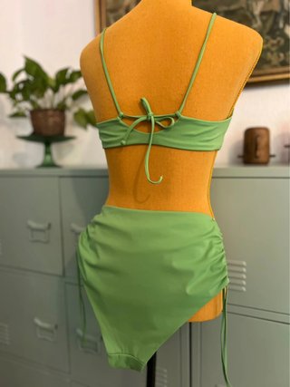 COS – Green Two-Piece Bikini – Ruched High-Waist