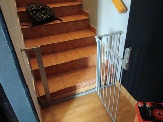 Valla puerta seguridad escaleras
