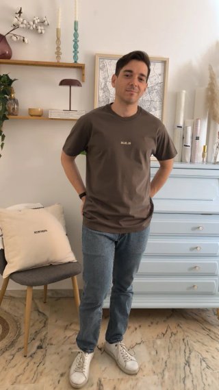 Camiseta personalizada bordada · fecha o coordenad
