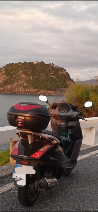 Honda Pantheon 125cc Scooter Negra